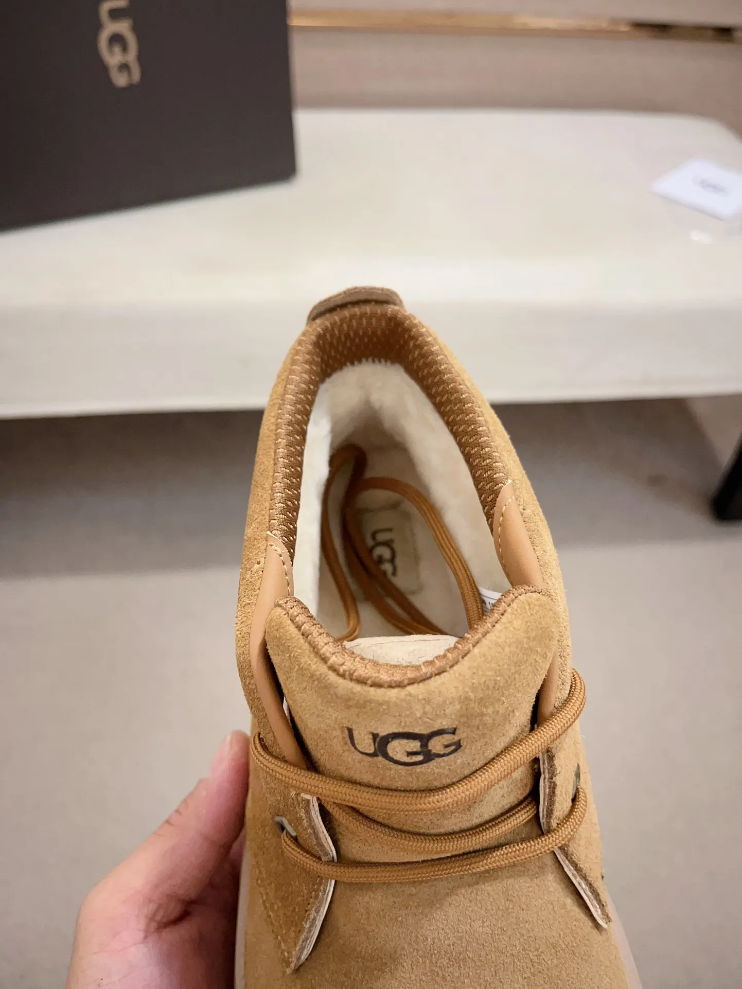 Men's shoes💰: 600💰(high-end goods) UGG❄️❄️Latest model 1:1⃣️quality, fabric: high-end quality first-layer cowhide imported from Europe. Lining: wool lining, sole: pure imported rubber foam outsole. ❤️High-end goods, fine workmanship, trendy and fashionable. The fit is very classy. If you know the goods, you will definitely not be able to refuse😍😍Code number: 41-45. Can be customized 46.47.